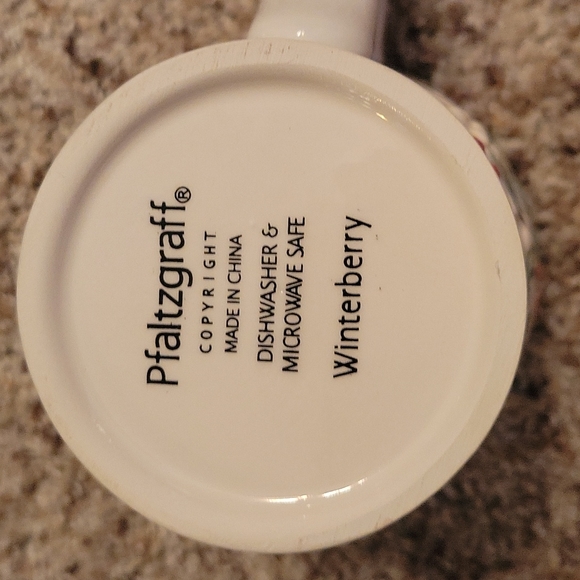 Pfaltzgraff Winterberry set of 3 mugs NEW one small chip on base of cup as shown - Picture 2 of 5